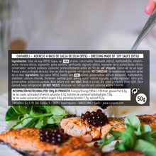 Cargar imagen en el visor de la galería, Perlas de salsa de soja en envase de 50g sobre salmón y arroz.