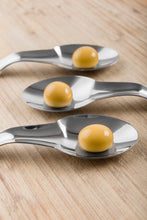 Cargar imagen en el visor de la galería, Caviaroli Drops by Albert Adrià - Oliva Picante 12 u