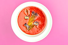 Cargar imagen en el visor de la galería, Plato gourmet decorado con encapsulados de Caviaroli