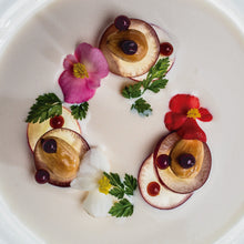 Cargar imagen en el visor de la galería, Caviaroli Vinagre de Pedro Ximénez encapsulado con frutas y flores en crema.