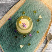 Cargar imagen en el visor de la galería, Plato gourmet decorado con encapsulados de Caviaroli